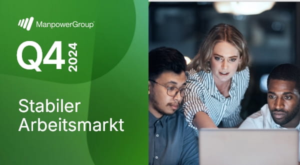 ManpowerGroup Arbeitsmarktbarometer - Stabiler Arbeitsmarkt in Q4-2024 - Frau zeigt zwei Männern etwas auf einem Laptop